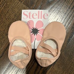 Stelle toddler ballet shoes 🩰 size 5 ballet pink